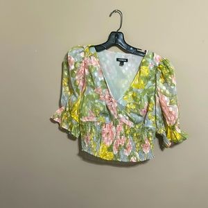 Cute crop top floral top only wore once